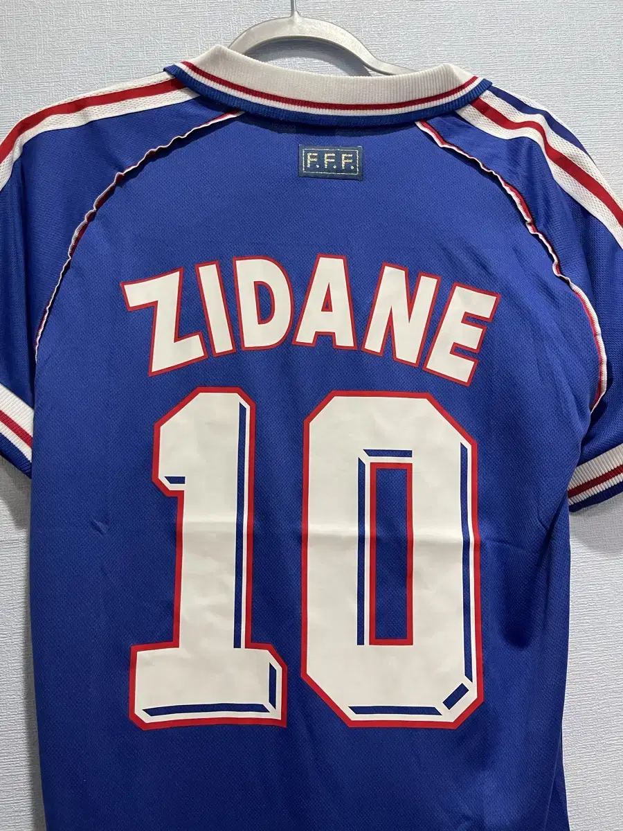 France 1998 No. 10 Zidane digs.