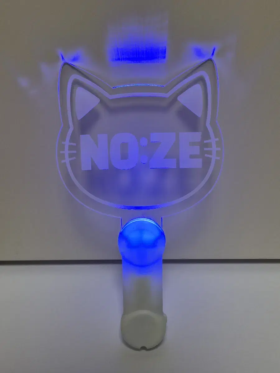 Nozé lightstick reflexive slogan