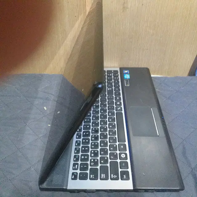 삼성 RF511  i5-2450 15인치 노트북입니다