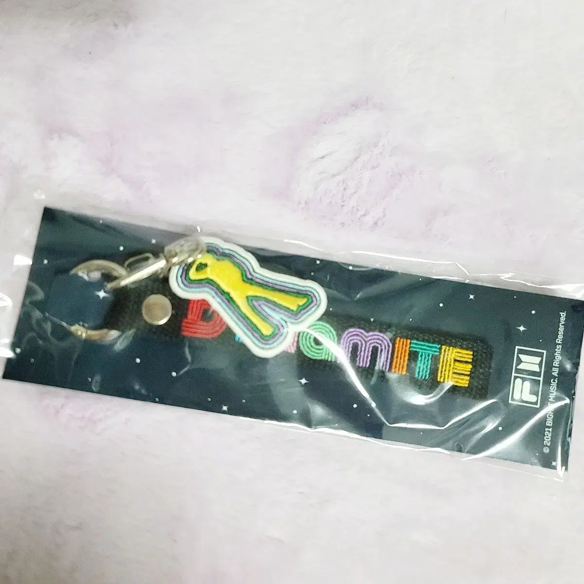 Bangtan Dynamite Wheela v Taehyung Keyring