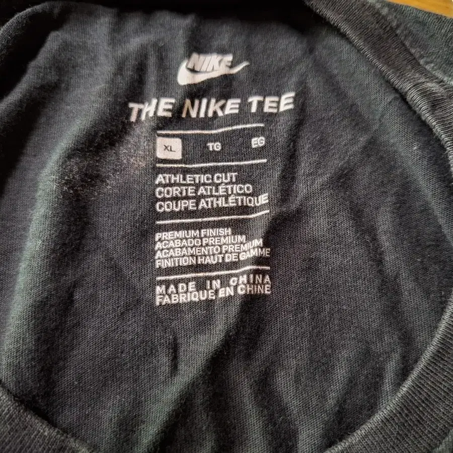 # THE NIKE TEE(XL)