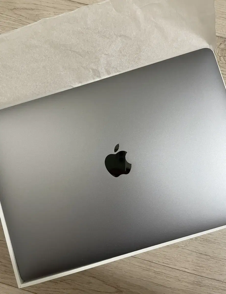 MacBook M1 Silver 256G StatusSSS