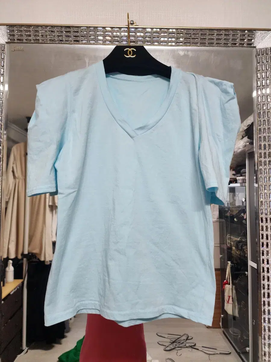 Short-sleeved T-shirt with puff sleeves