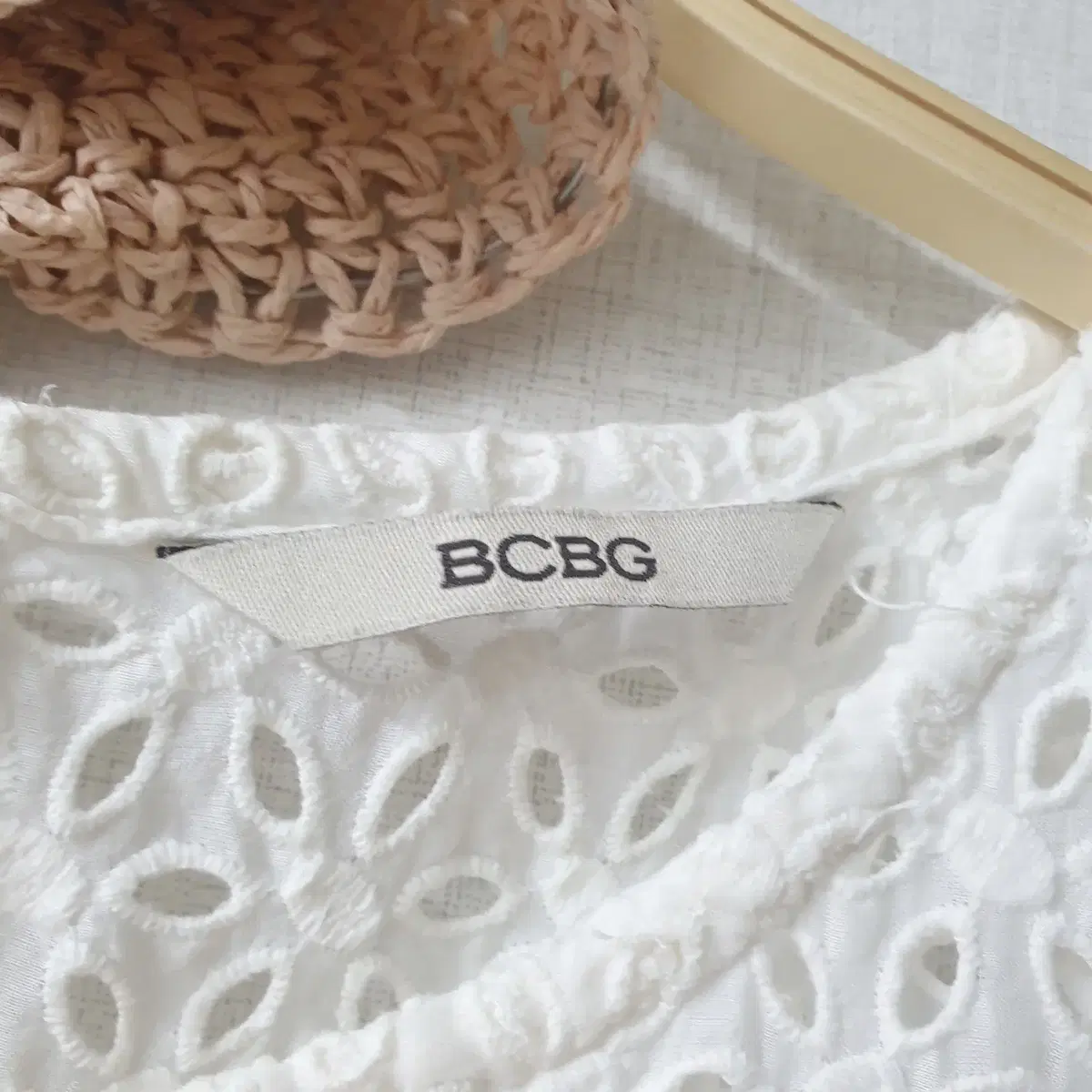 BCBG 펀칭 레이스 블라우스 55 면100% 화이트 반팔