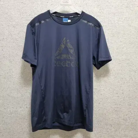 R044 Reebok Men's Round T-Shirt