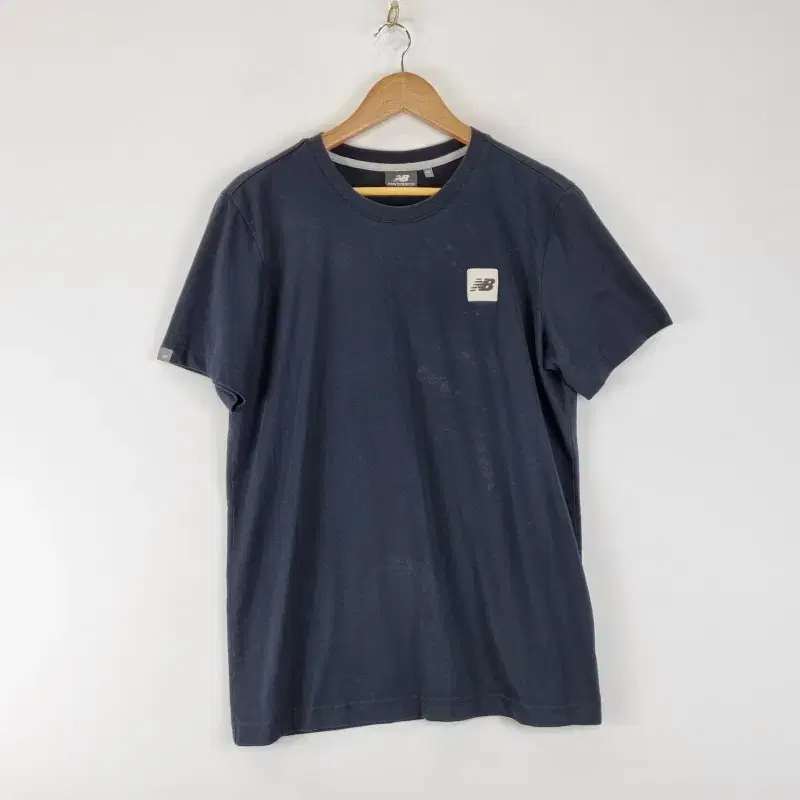 Z5449 New Balance Navy Round Short Sleeve T-Shirt Unisex100