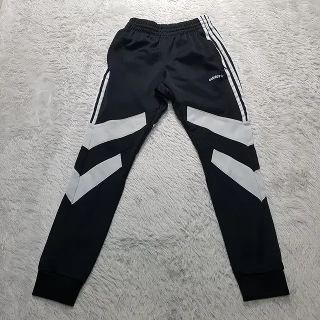 26-29) Adidas Popstone Track Pants Shared