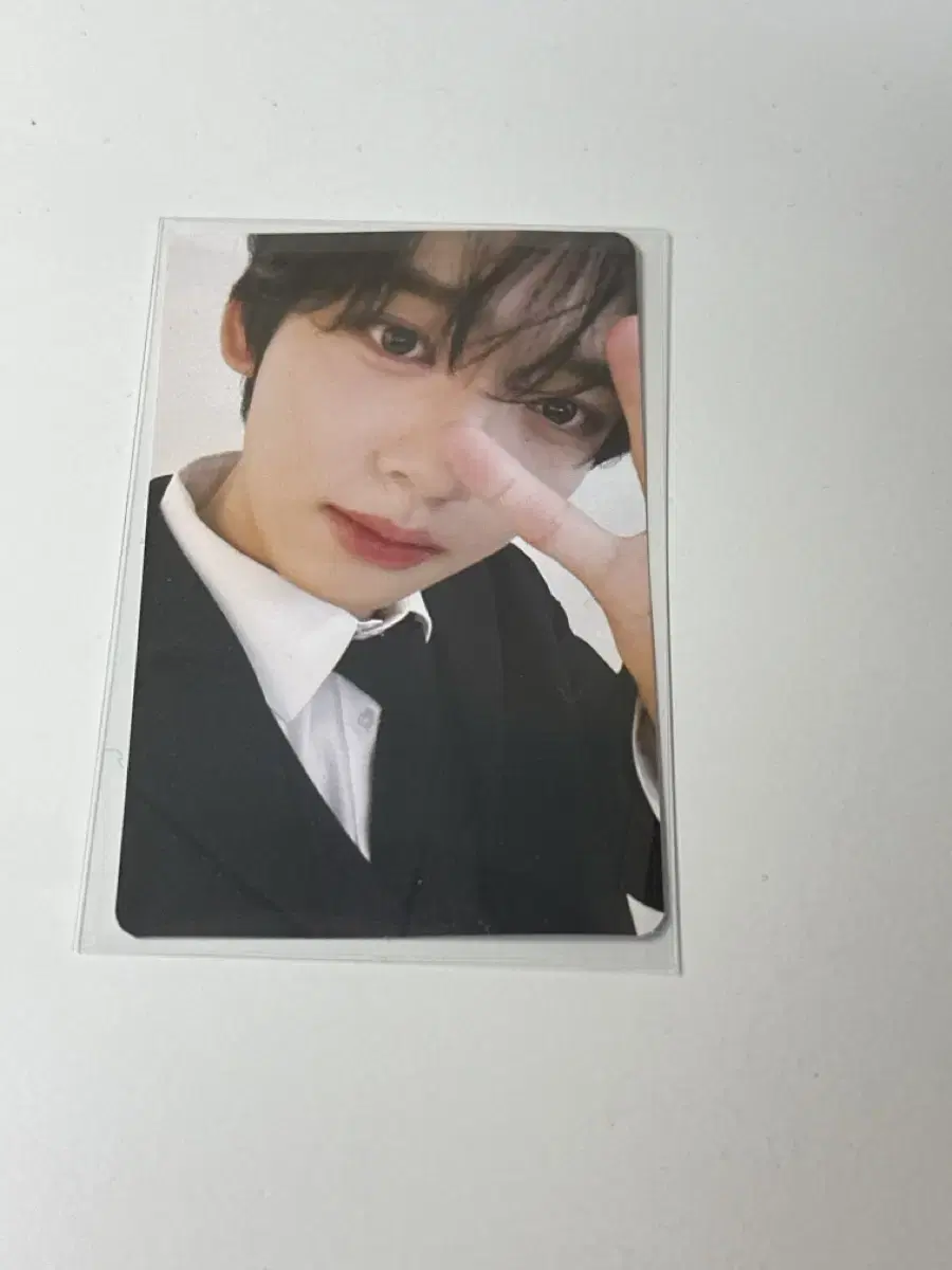 Han Yujin If you're in the mood for a photocard, go for it.