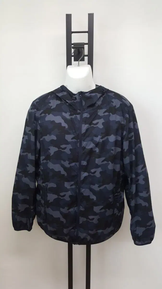 UniqloMilitary windbreaker hoodieZipped up