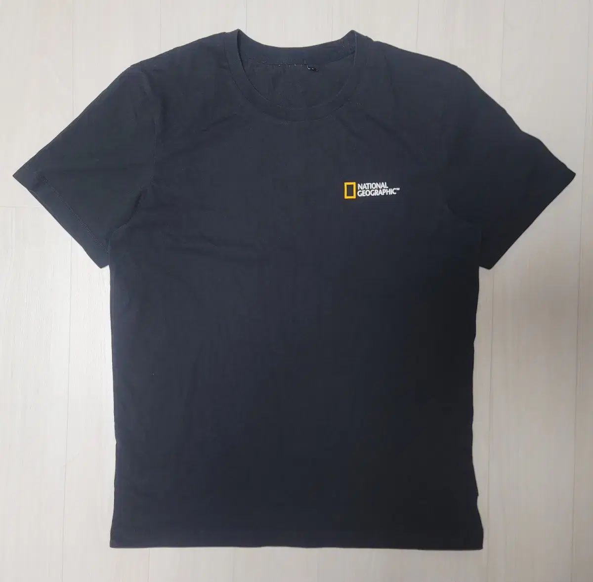 (M,95)National Geographic Round Short Sleeve T-Shirt sells