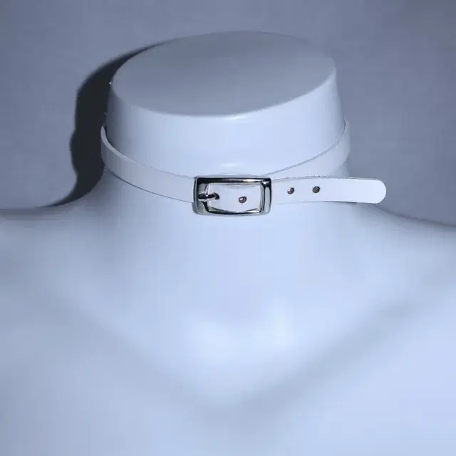 Belt detail choker