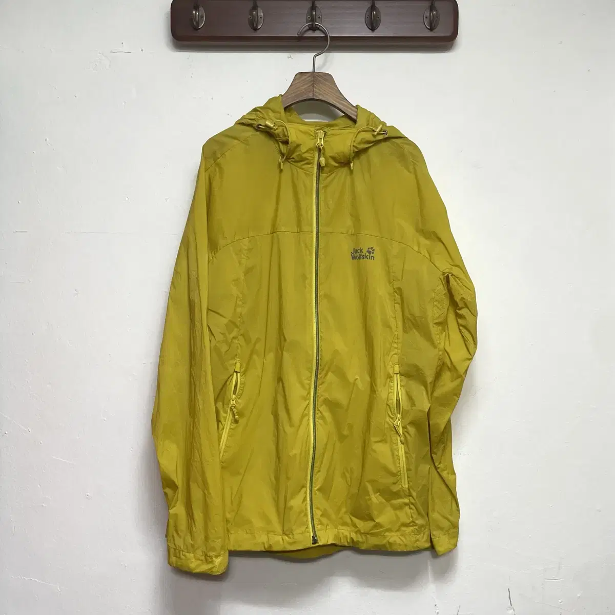 Jack Wolfskin Lightweight Windproof Jacket