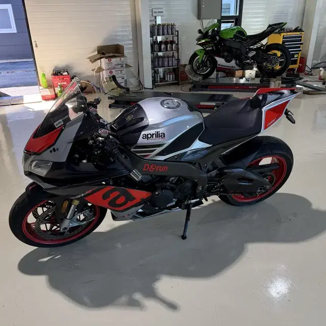 rsv4rr 2017 년식 무사고 차량 판마합니다