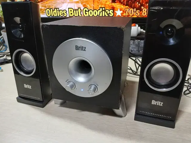 Britz BR-1200 앰프내장형 스피커 디자인 성능굿