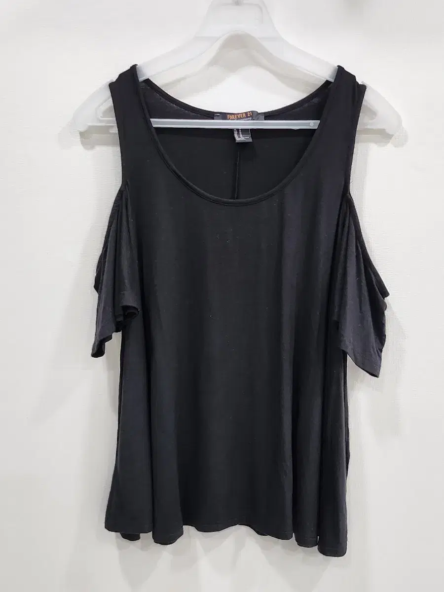 [M] New Forever 21 Off-the-shoulder T-shirt