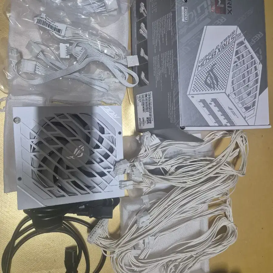 asus rog strix 850 white edition 파워 서플라이