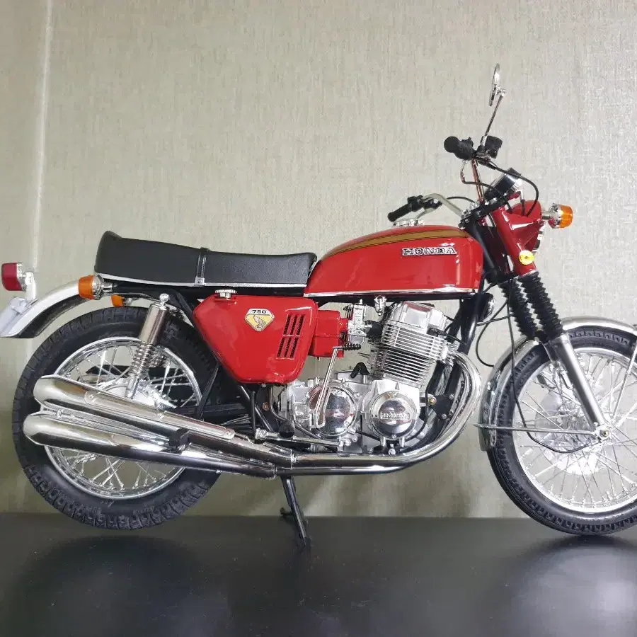 타미야 1:6 바이크 혼다 CB750FOUR 1969년식 모형 완성품