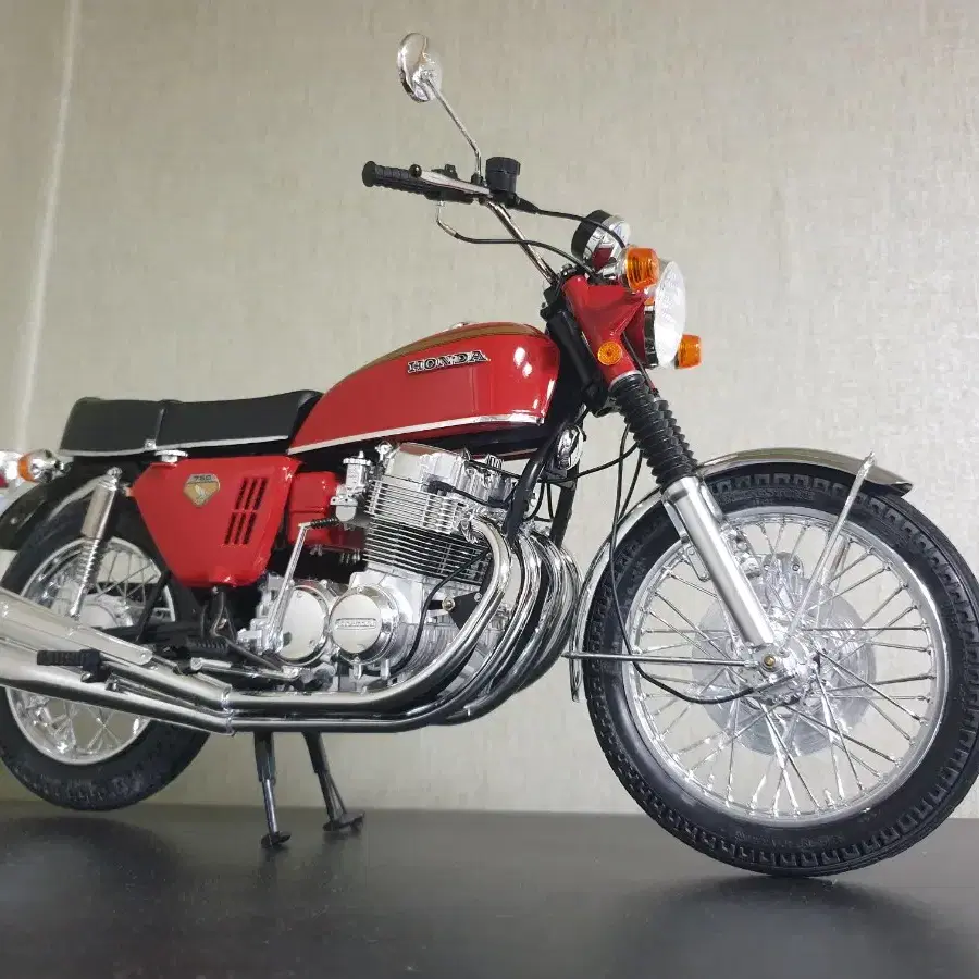 타미야 1:6 바이크 혼다 CB750FOUR 1969년식 모형 완성품