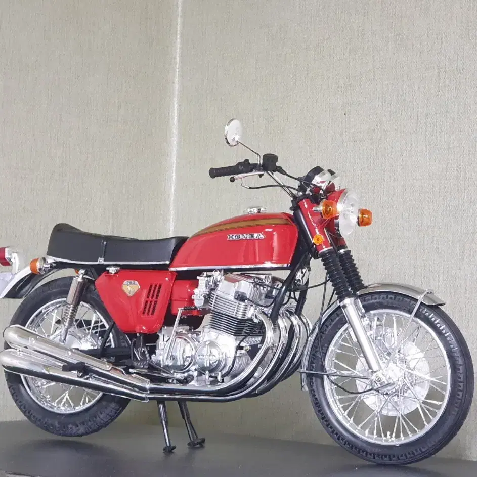 타미야 1:6 바이크 혼다 CB750FOUR 1969년식 모형 완성품