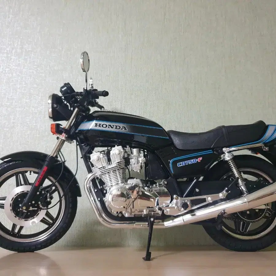 타미야 1:6 바이크 혼다 CB750F 1979년식 모형 완성품