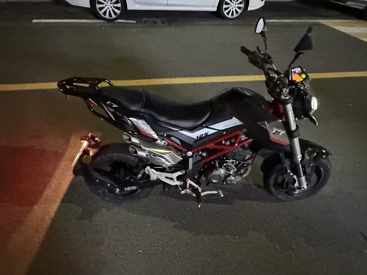 베넬리 TNT 125cc 1만km대