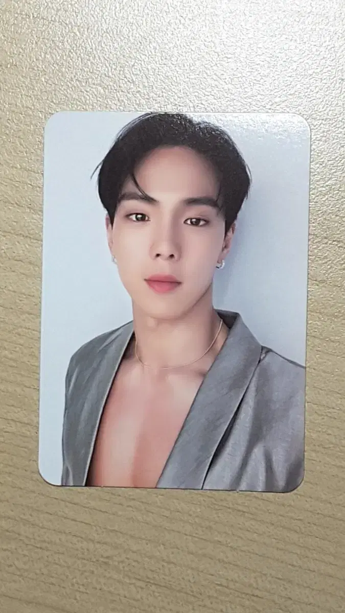 (price drop)THE UNSEEN shownu photocard