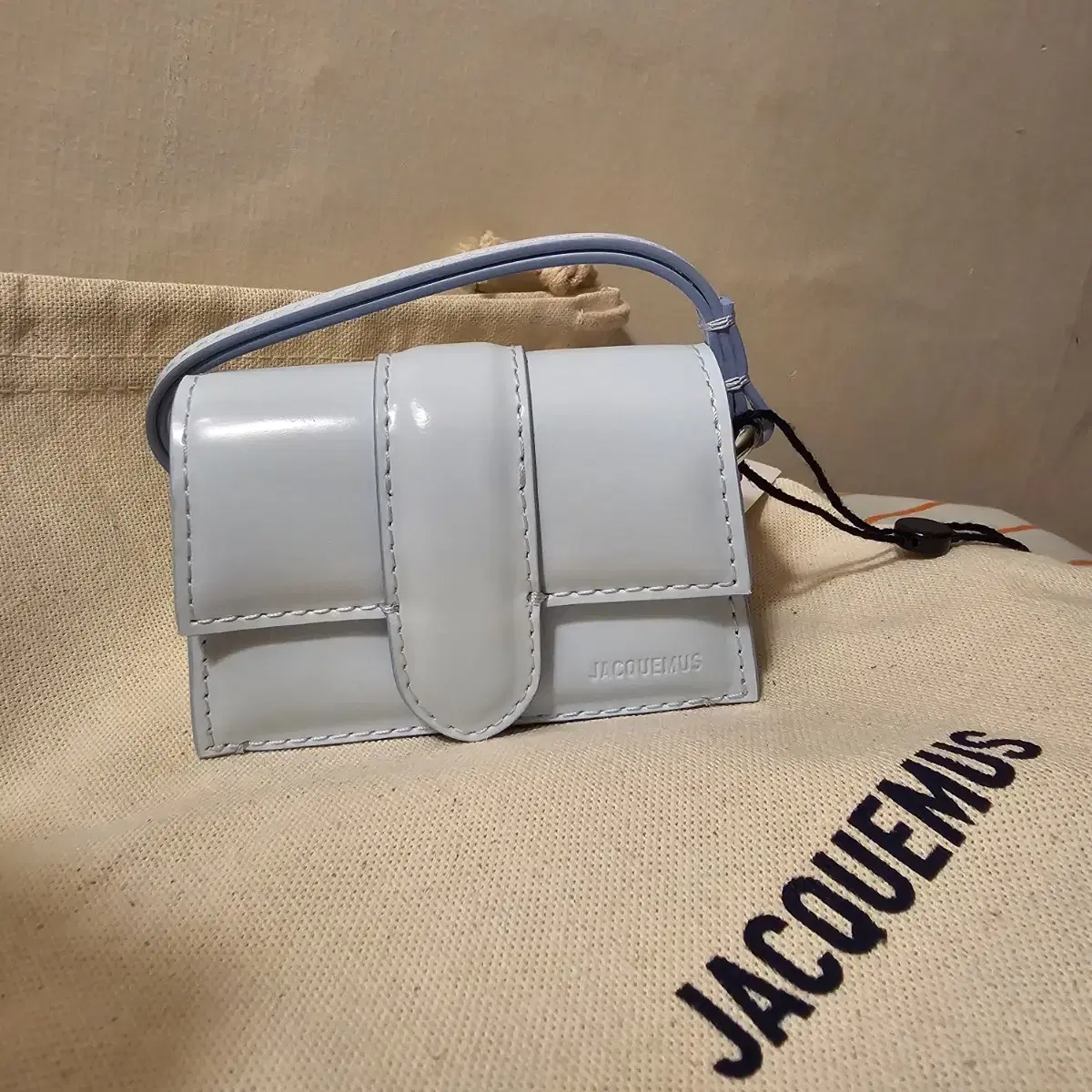 자퀴뮈스 Jacquemus 밤비노 에어팟 케이스