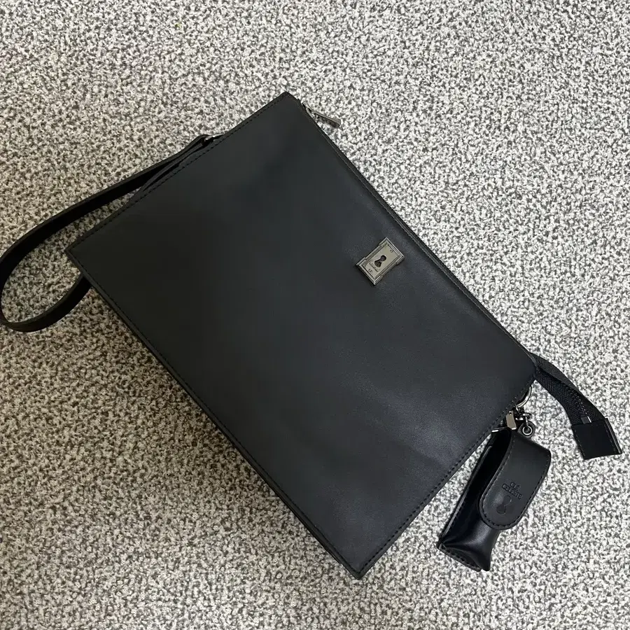 콜레셀레스트 Ebony clutch bag black