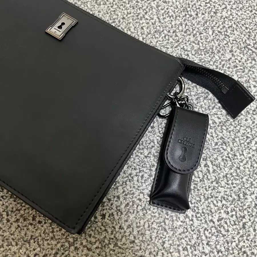 콜레셀레스트 Ebony clutch bag black