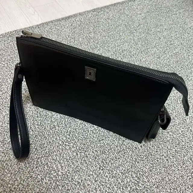 콜레셀레스트 Ebony clutch bag black