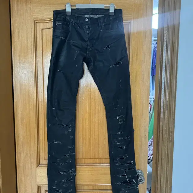 dior 04 destroyed jeans