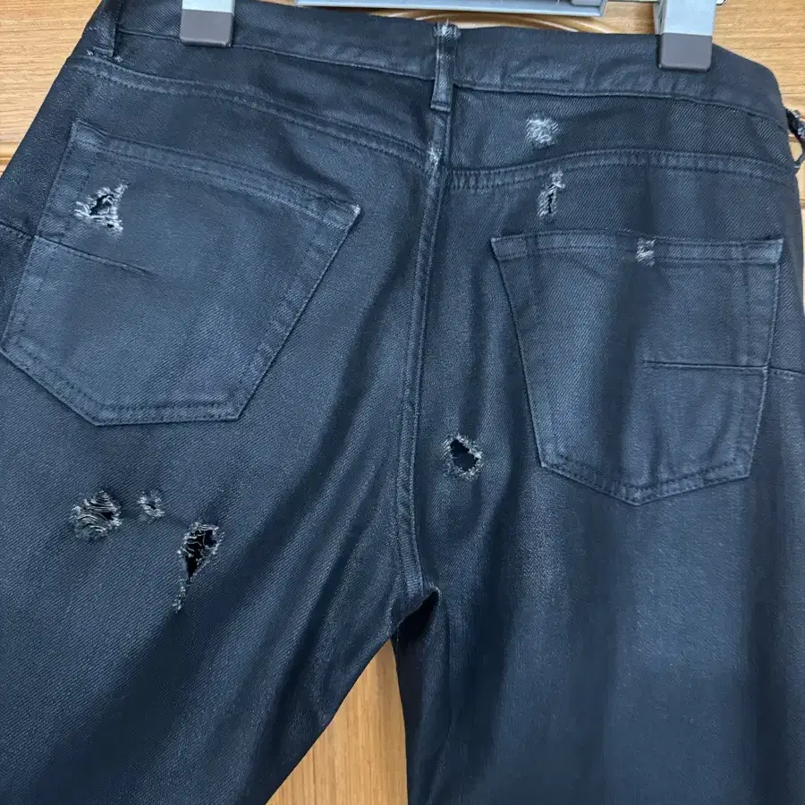 dior 04 destroyed jeans