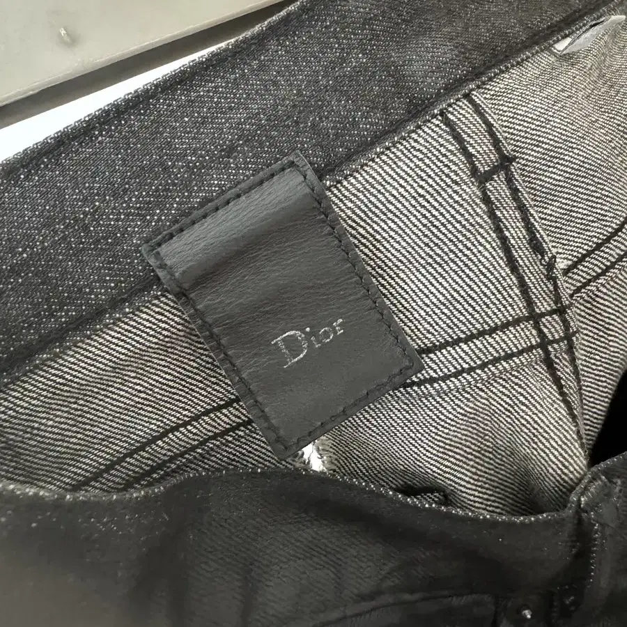 dior 04 destroyed jeans