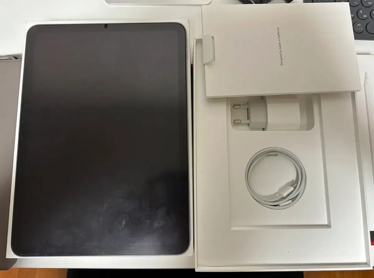 Selling iPad Air 5th Generation 256g M1 Space Gray