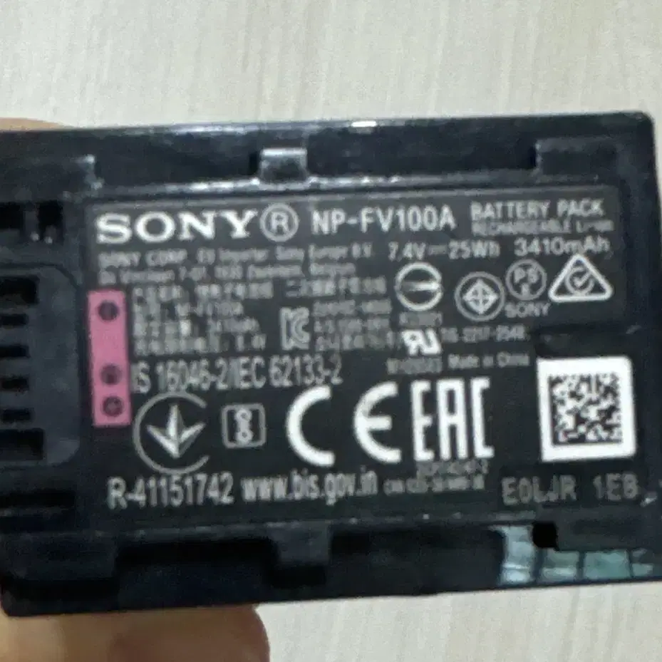 소니 sony 캠코더 ax-700 배터리 np-fv100a 정품 중고