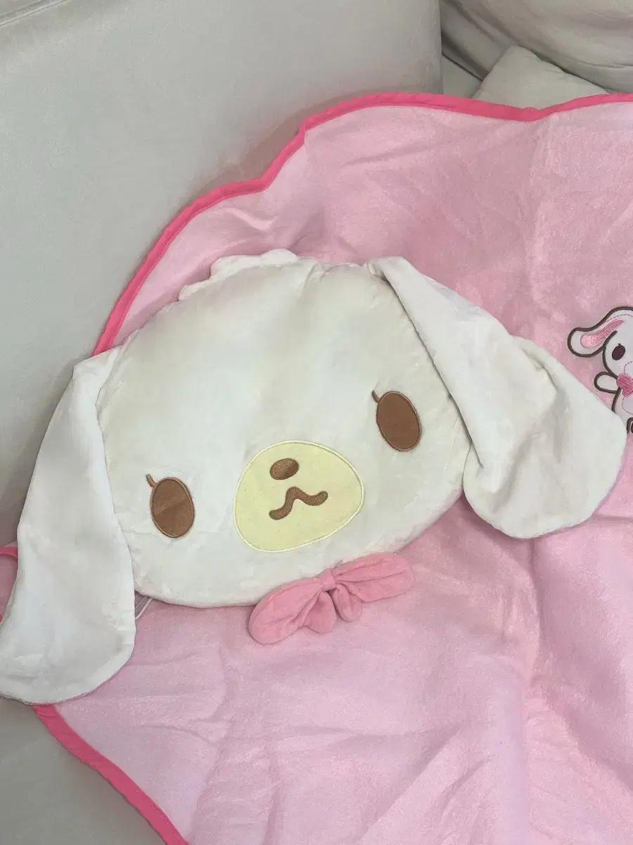 Classic Sugar Bunnies Cushions & Blankets