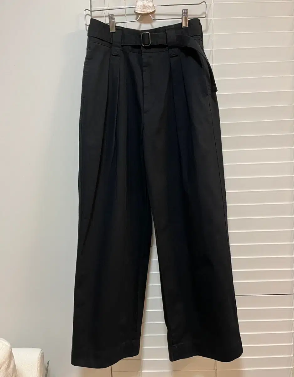 Uniqlo U Belted Tucked Wide Leg Pants 64