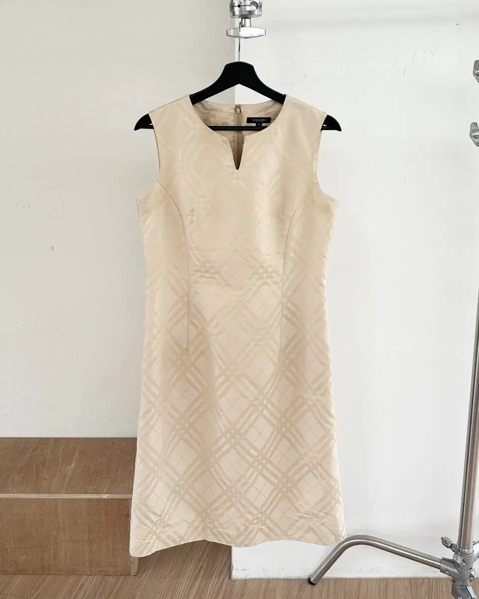 Burberry Beige Nova Check Sleeveless ONEPIECE