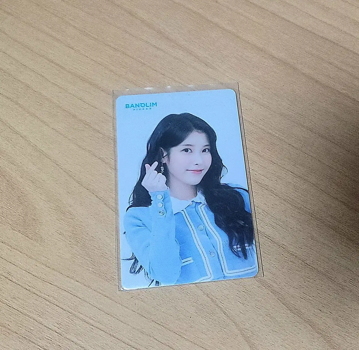 iu rounding pizzeria photocard sells