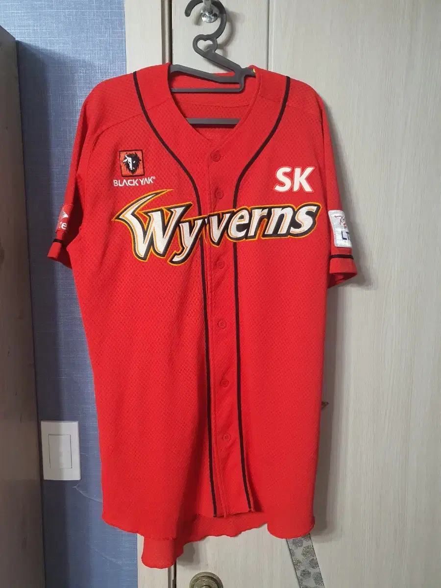 SK Wyverns Jo Donghwa sign jerseys for sale!