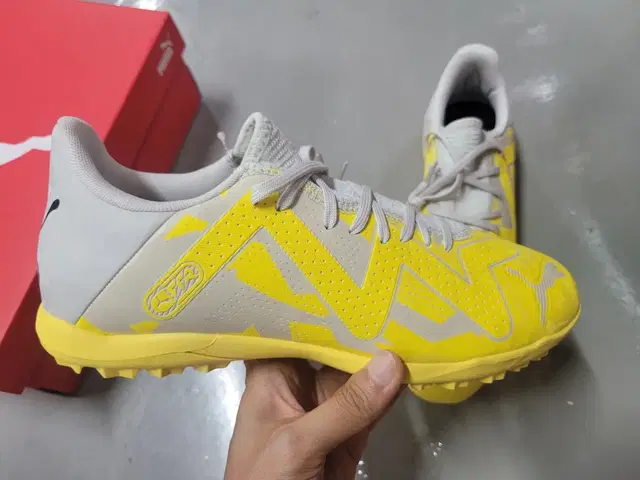 새상품 PUMA 풋살화 260 265 270 275