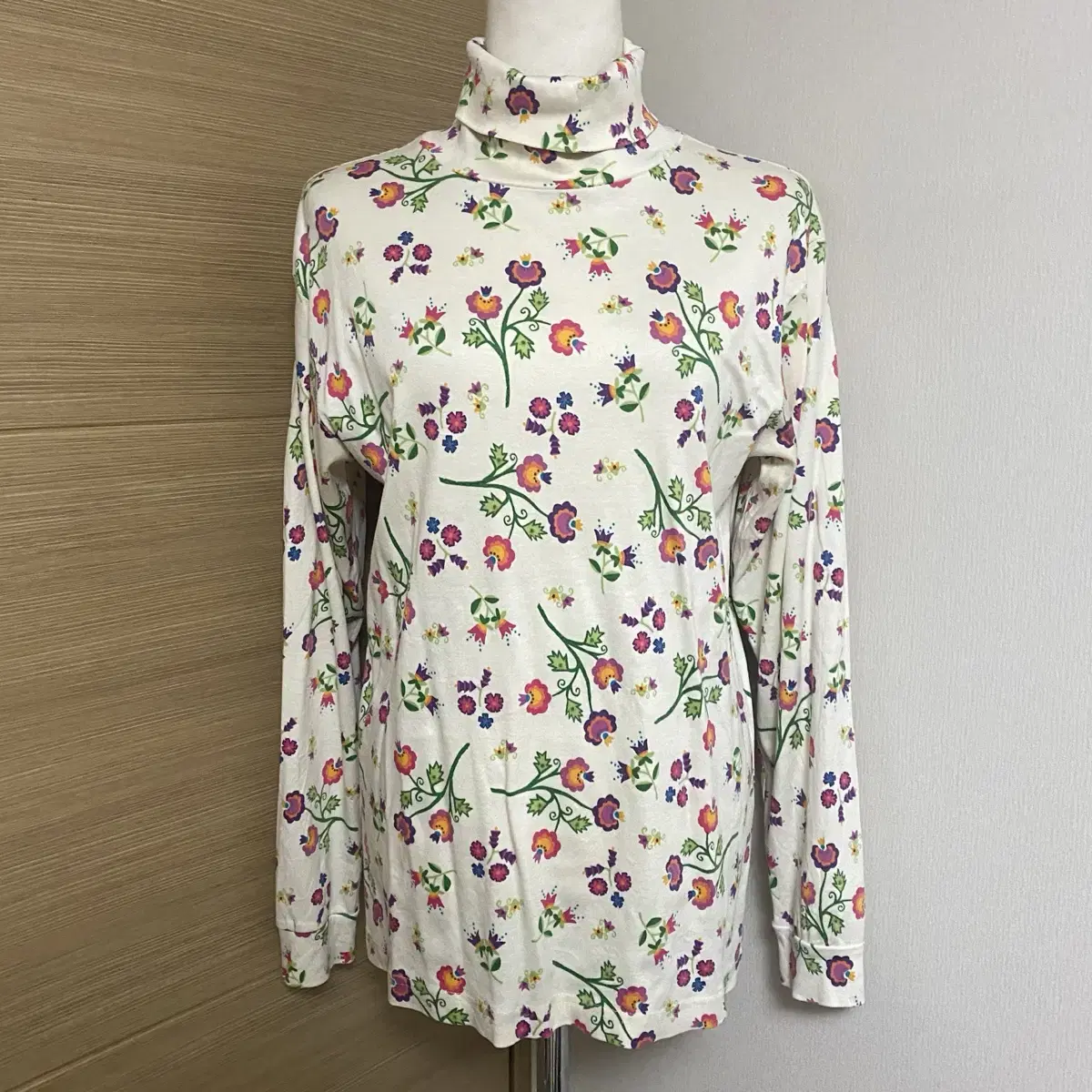 JapanVintage White Floral Unique Long Sleeve Mock Neck Pola Layered Inner