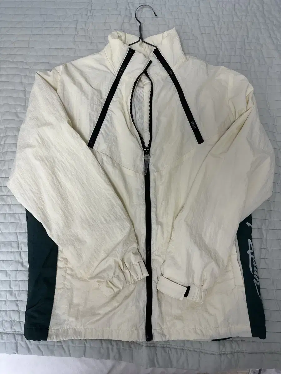 (Quick sale)Playon Track Jacket Windbreaker (M)