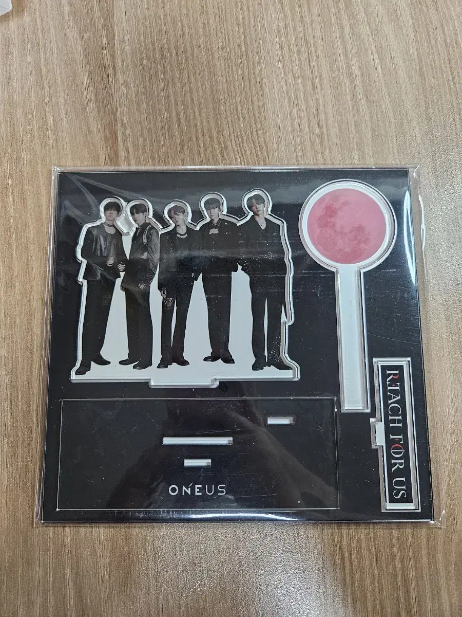 Oneus Richpaulus REACH FOR US Concert acrylic stand wts