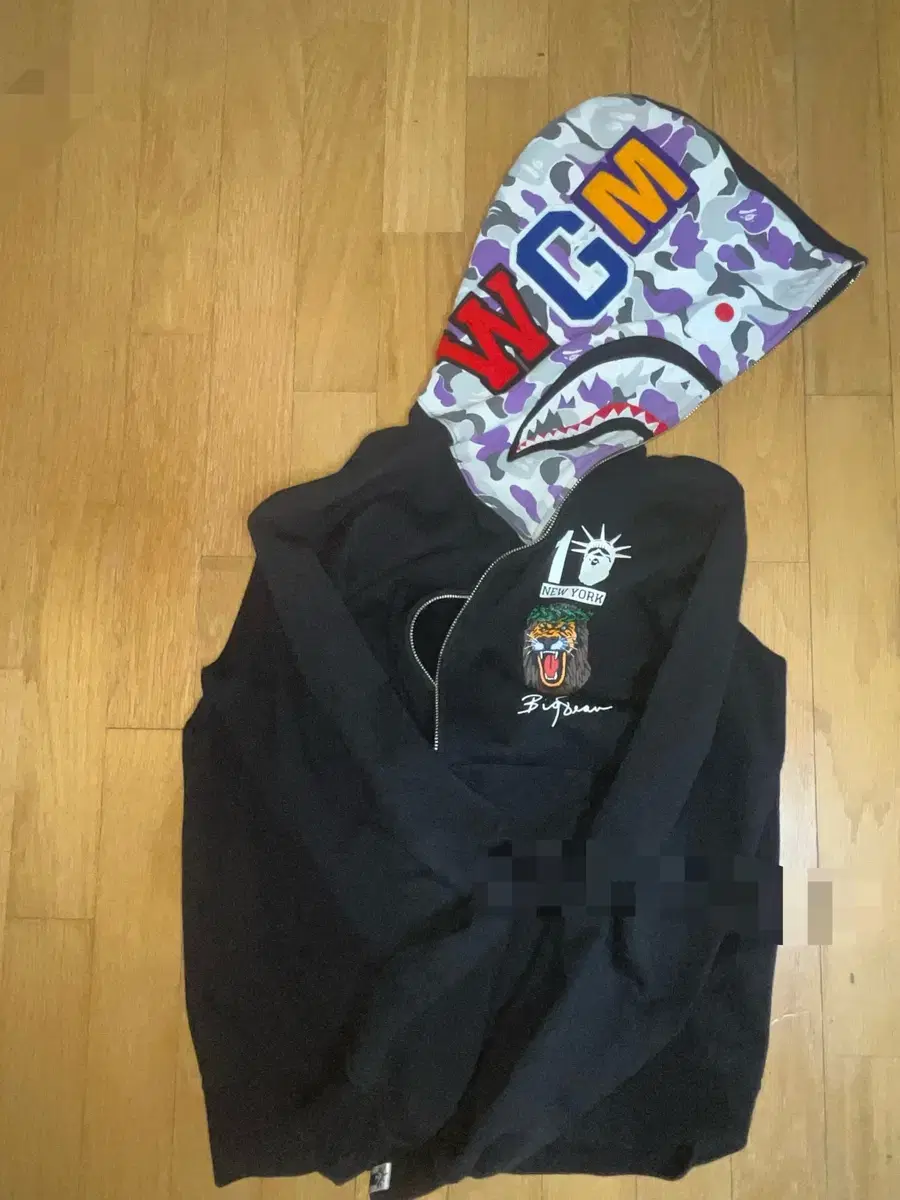 Vape 10th Anniversary New York Limited Edition Sharkhood Zip Up L to sell.