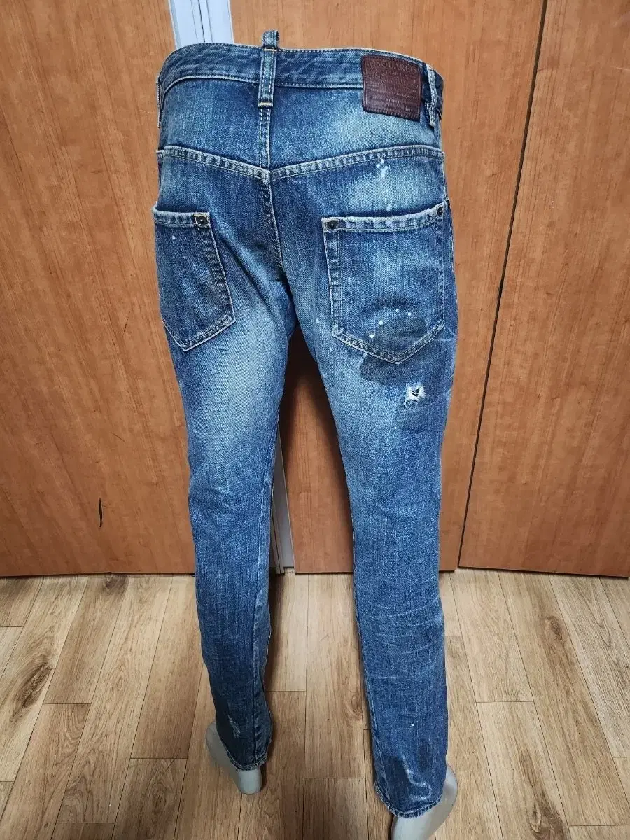 DSQUARED2Dsquared2VintageDirtyPaintedDamagedJeans44It's 44 but it's about 30