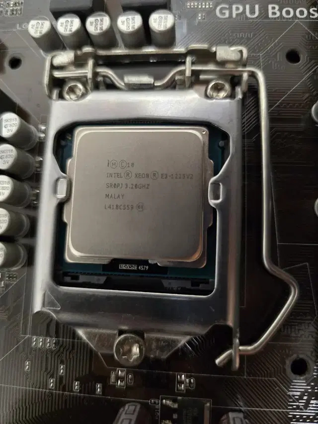 E3-1225 CPU 및 보드 판매합니다.