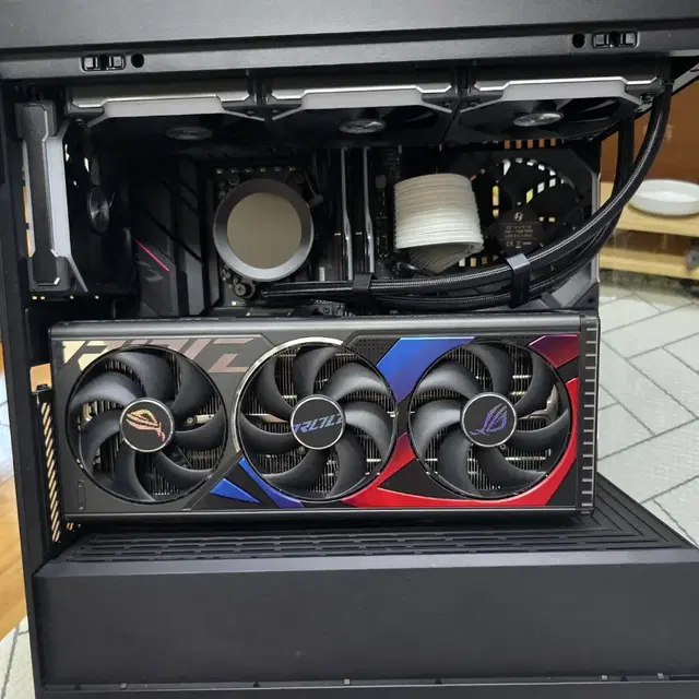 라이젠 7800X3D / RTX4080SUPER ROG 감성 초고사양