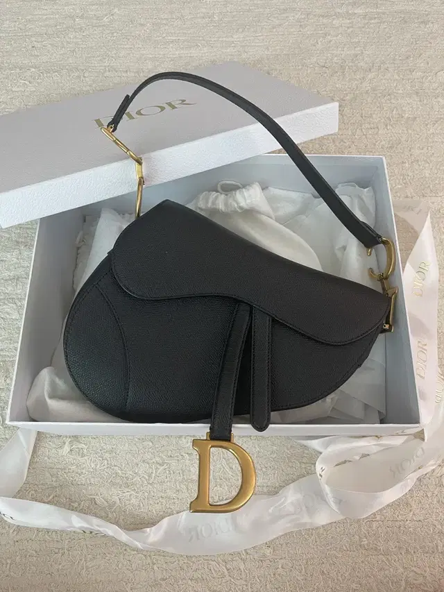 디올(DIOR) 새들백(Saddle Bag)