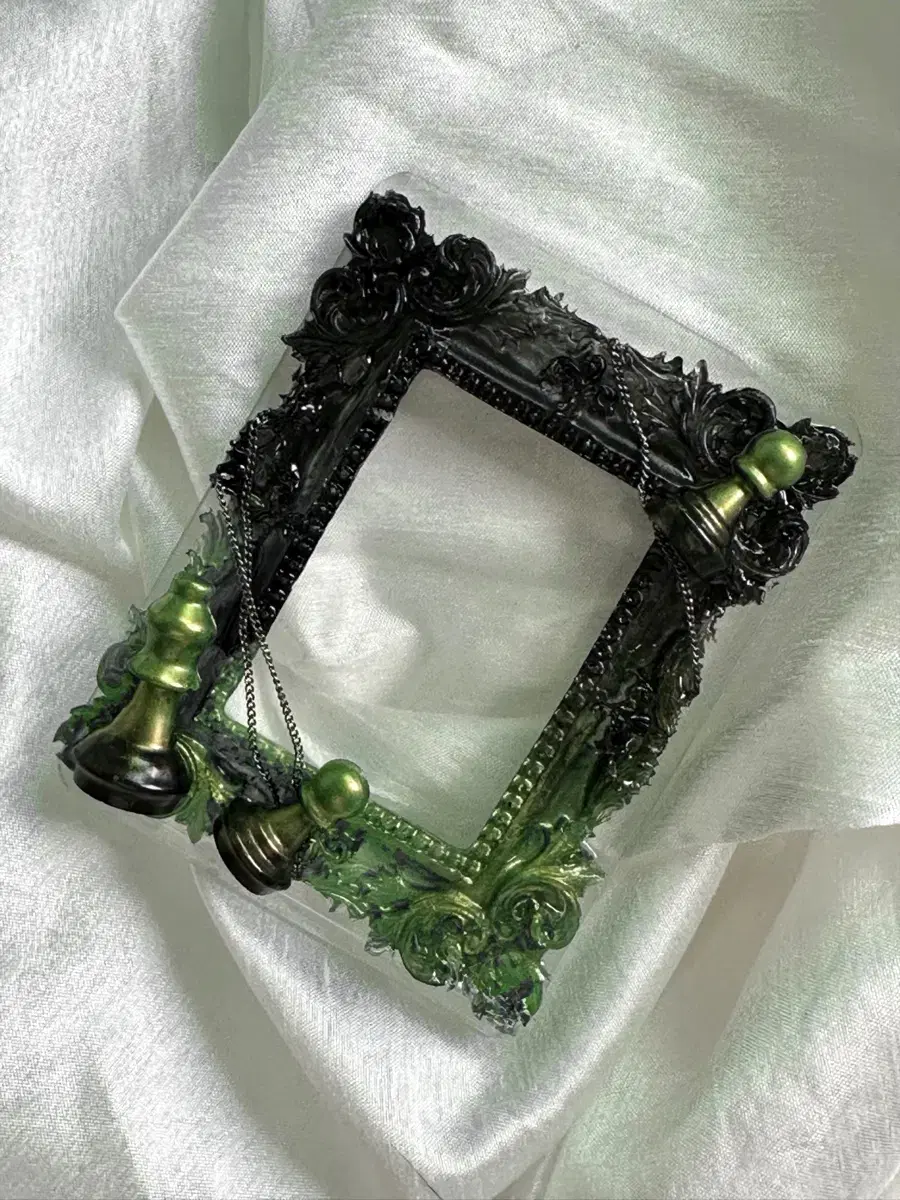 040 Framed Chess Chain Resin Topkoo